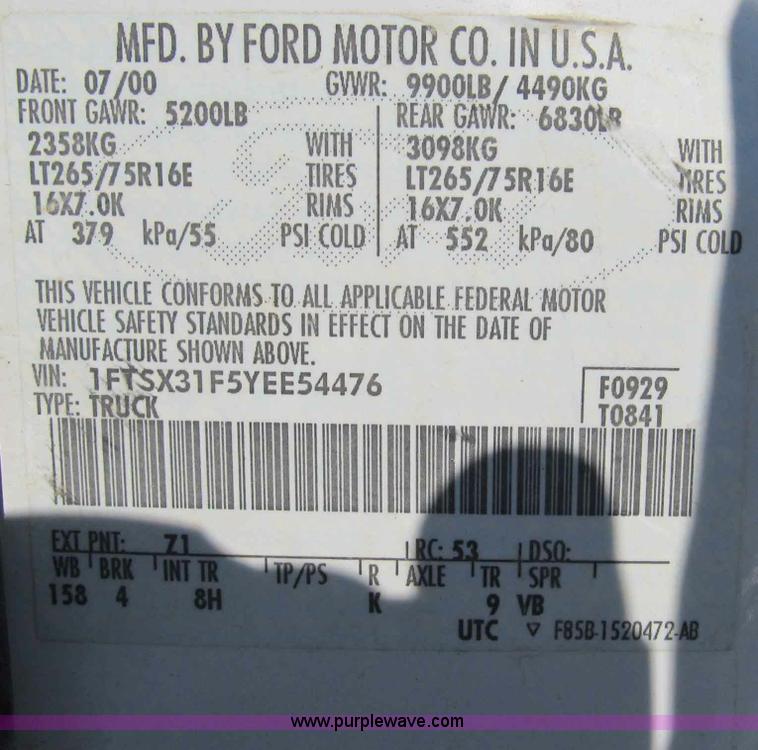 image for item A8074 2000 Ford F350 Lariat Super Duty SuperCab truck with utility bed