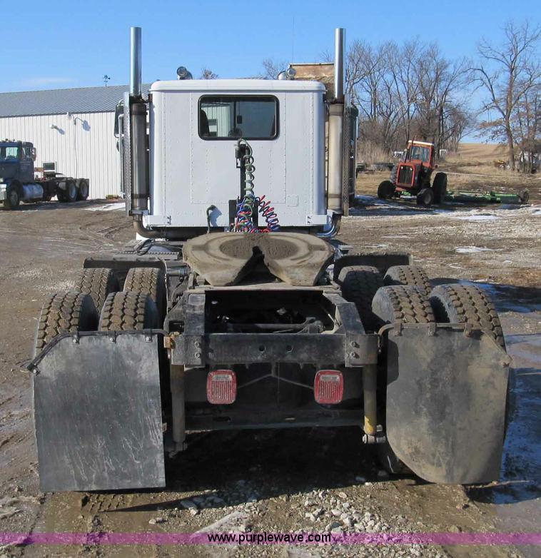 image for item A8075 1992 International 9400 semi truck