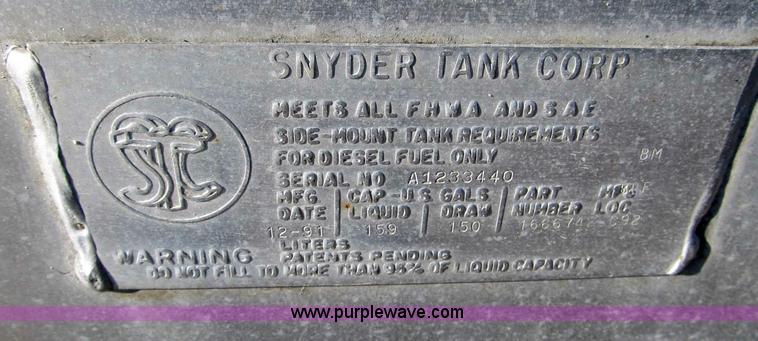 image for item A8075 1992 International 9400 semi truck