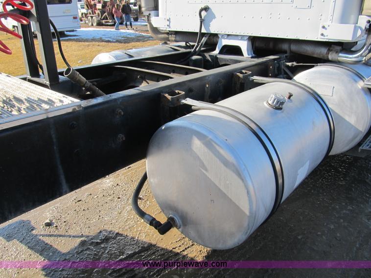 image for item A8075 1992 International 9400 semi truck