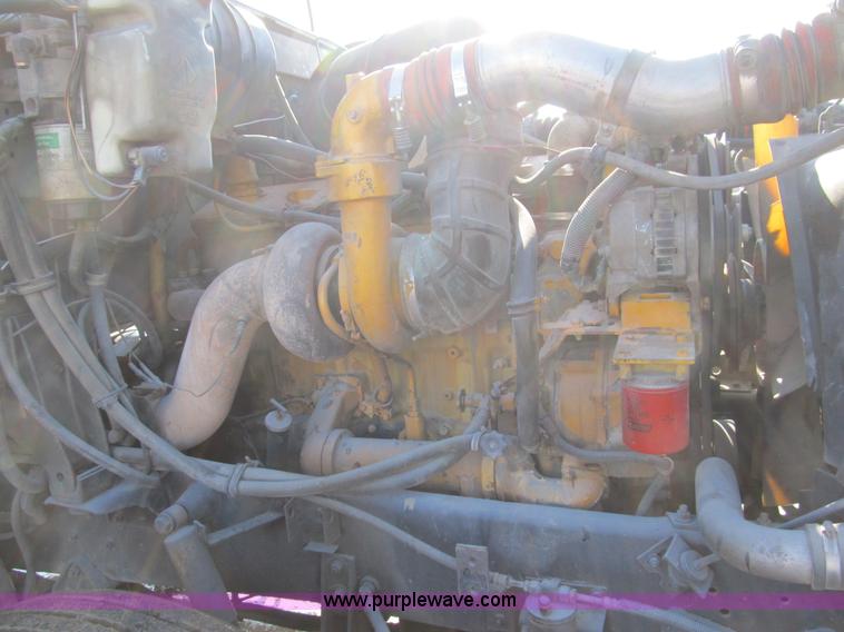 image for item A8075 1992 International 9400 semi truck