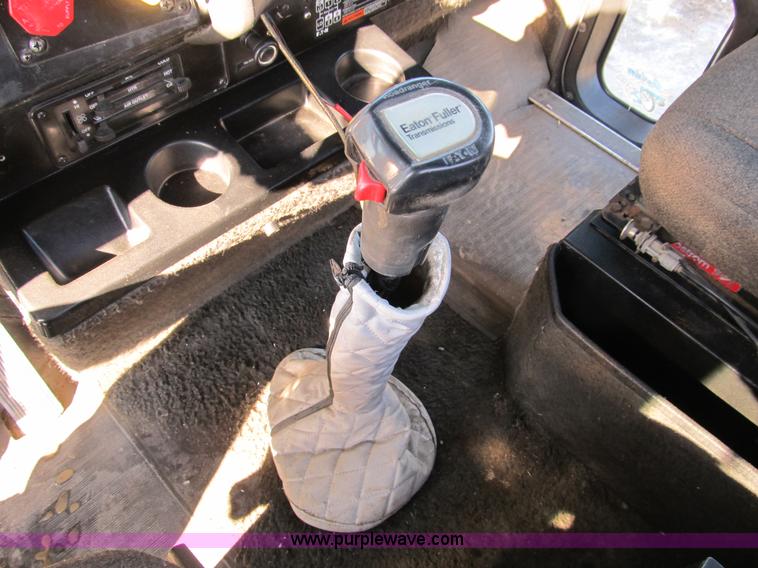 image for item A8075 1992 International 9400 semi truck