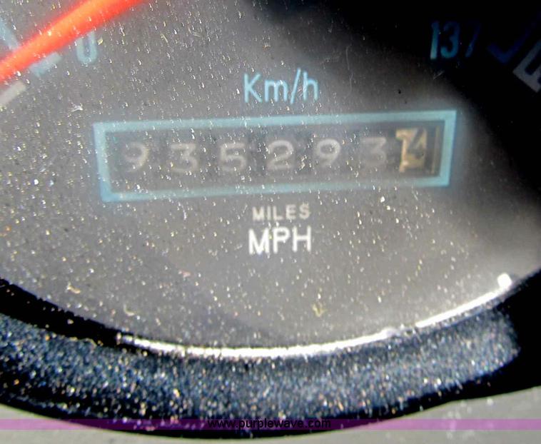 image for item A8075 1992 International 9400 semi truck