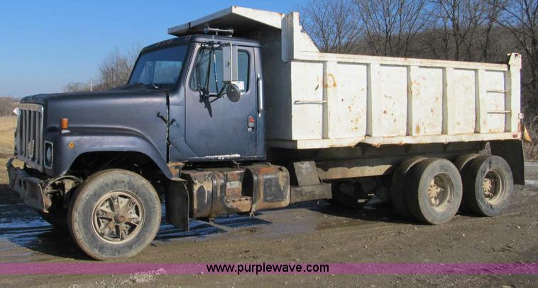 image for item A8076 1978 International F2554 dump truck