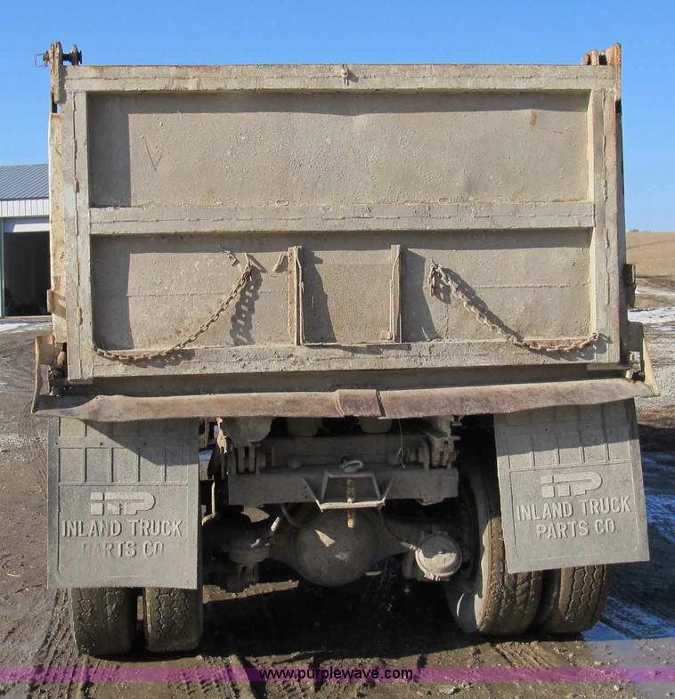 image for item A8076 1978 International F2554 dump truck