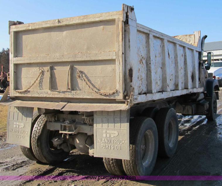 image for item A8076 1978 International F2554 dump truck