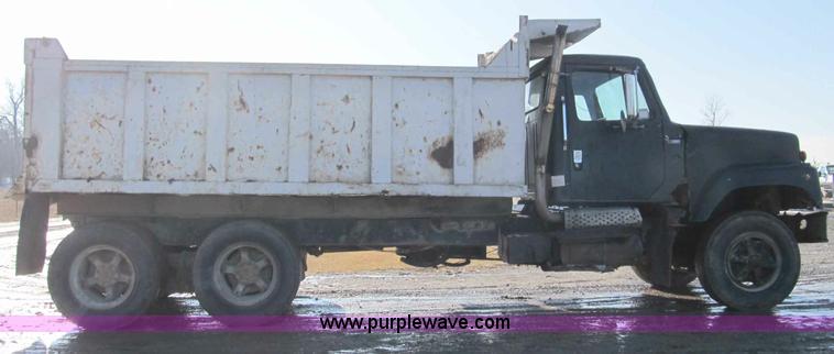 image for item A8076 1978 International F2554 dump truck
