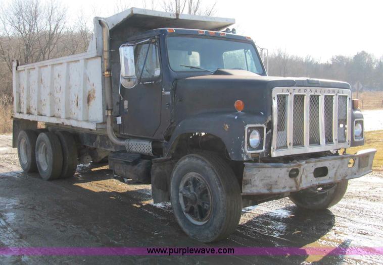 image for item A8076 1978 International F2554 dump truck