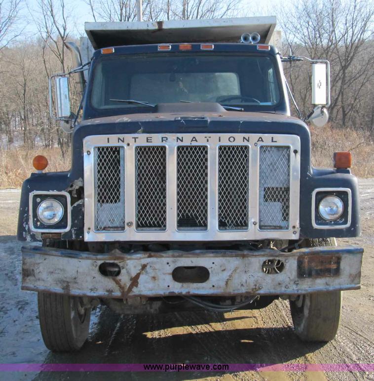 image for item A8076 1978 International F2554 dump truck