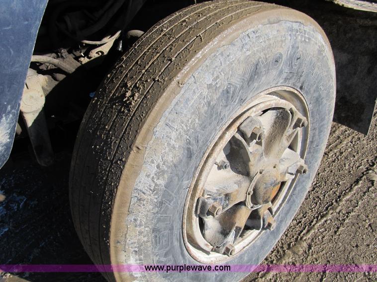 image for item A8076 1978 International F2554 dump truck