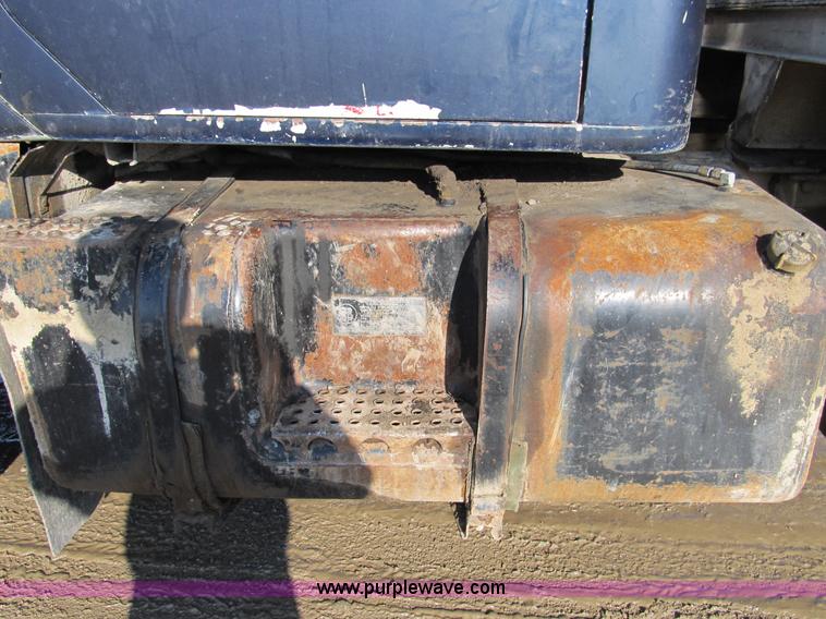 image for item A8076 1978 International F2554 dump truck