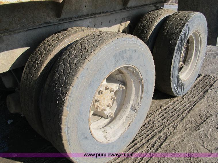 image for item A8076 1978 International F2554 dump truck