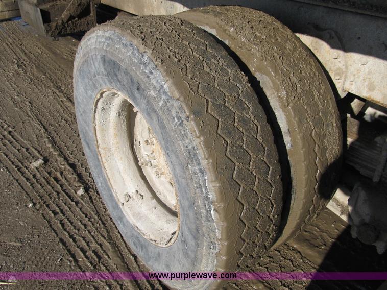 image for item A8076 1978 International F2554 dump truck