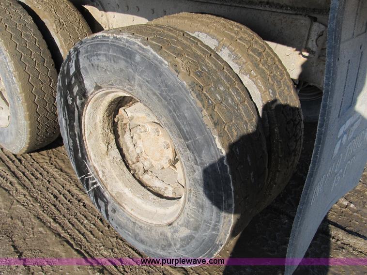 image for item A8076 1978 International F2554 dump truck