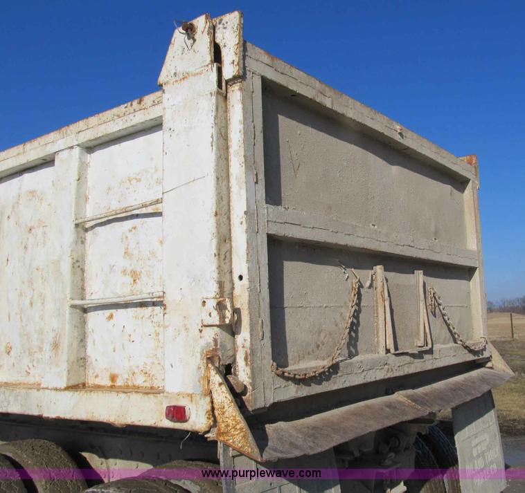 image for item A8076 1978 International F2554 dump truck