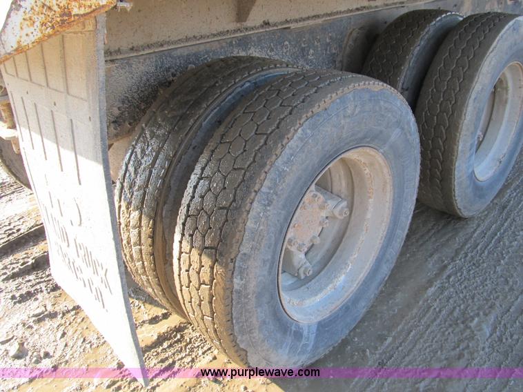 image for item A8076 1978 International F2554 dump truck