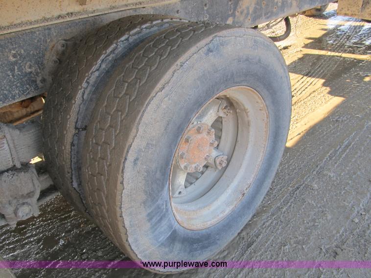 image for item A8076 1978 International F2554 dump truck