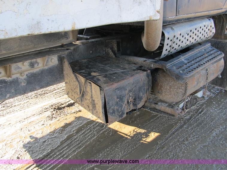 image for item A8076 1978 International F2554 dump truck