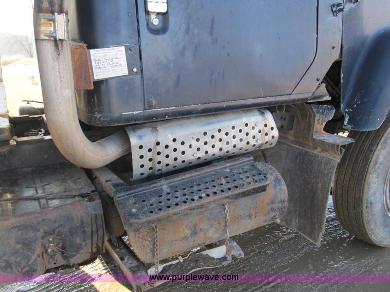 image for item A8076 1978 International F2554 dump truck
