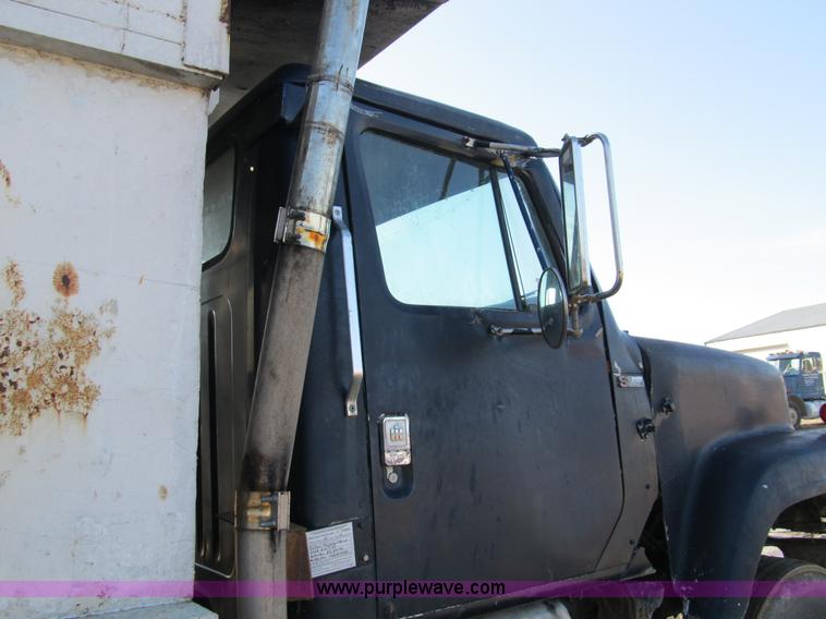 image for item A8076 1978 International F2554 dump truck