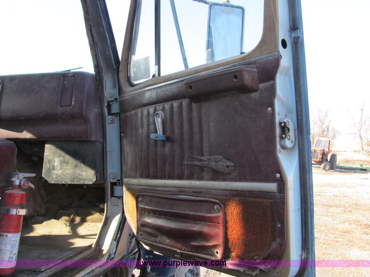 image for item A8076 1978 International F2554 dump truck