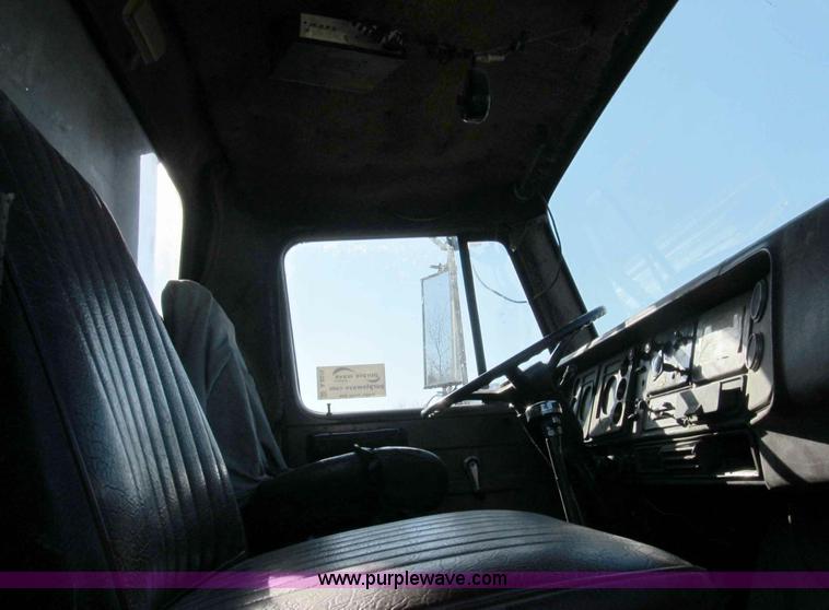 image for item A8076 1978 International F2554 dump truck