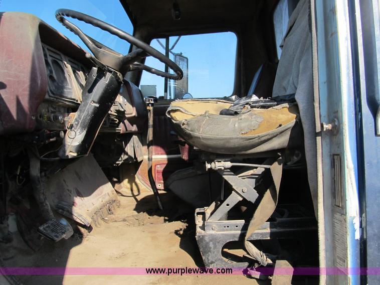 image for item A8076 1978 International F2554 dump truck