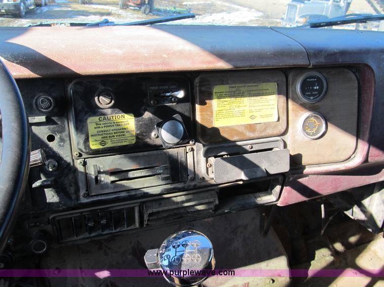 image for item A8076 1978 International F2554 dump truck