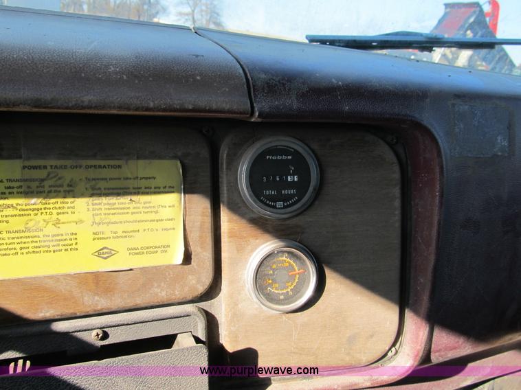 image for item A8076 1978 International F2554 dump truck