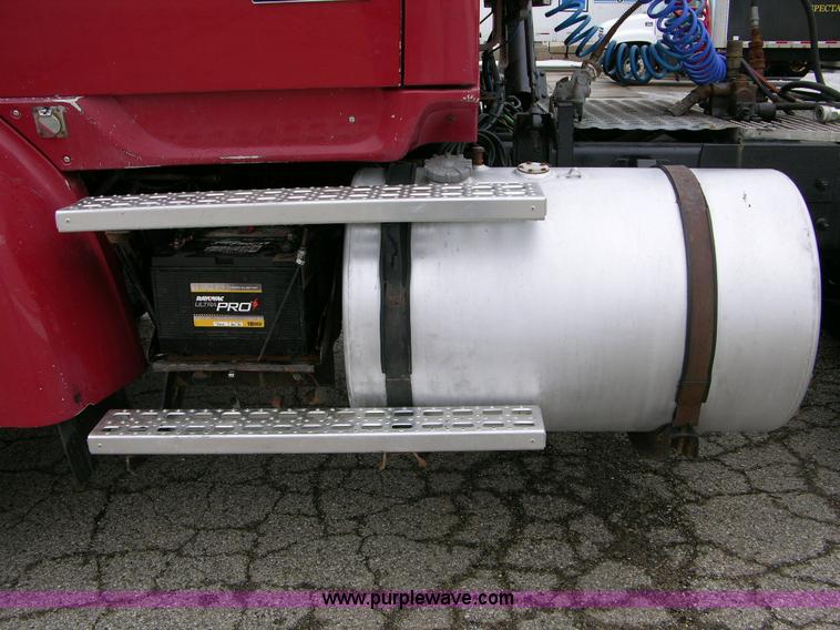 image for item B1009 1999 Sterling LT9522 T/A heavy spec lowboy truck tractor