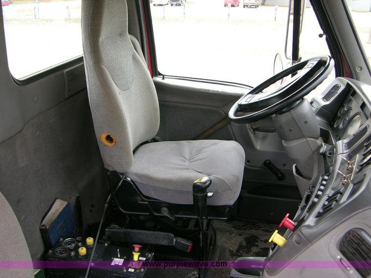 image for item B1009 1999 Sterling LT9522 T/A heavy spec lowboy truck tractor