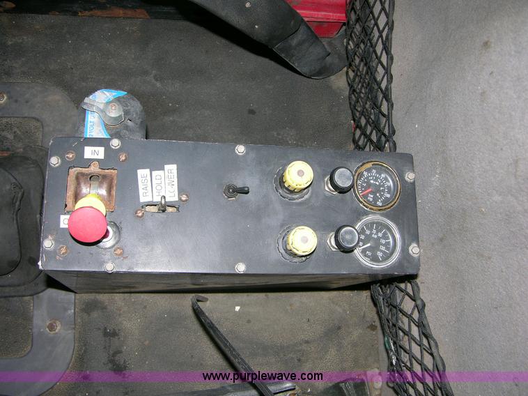 image for item B1009 1999 Sterling LT9522 T/A heavy spec lowboy truck tractor