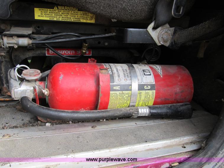 image for item B2615 1993 International 9400 semi truck