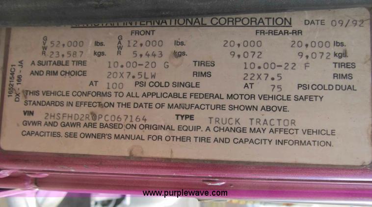 image for item B2615 1993 International 9400 semi truck