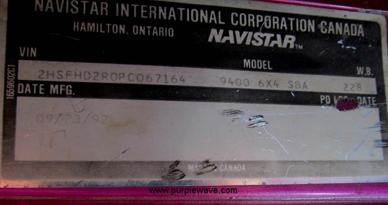 image for item B2615 1993 International 9400 semi truck