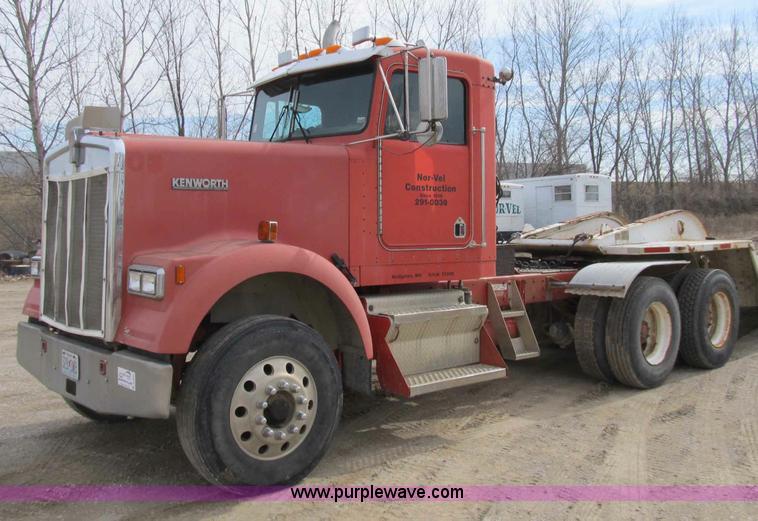 image for item B2625 1995 Kenworth W900 semi truck