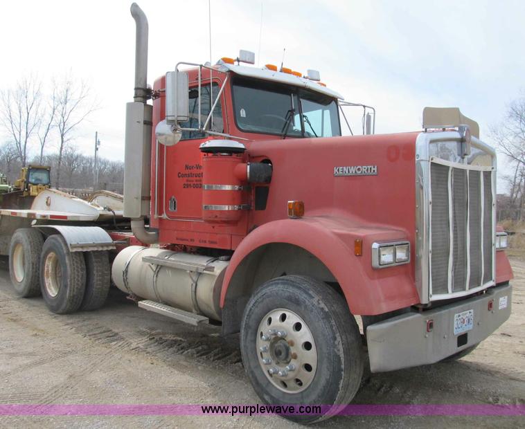 image for item B2625 1995 Kenworth W900 semi truck