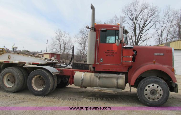 image for item B2625 1995 Kenworth W900 semi truck