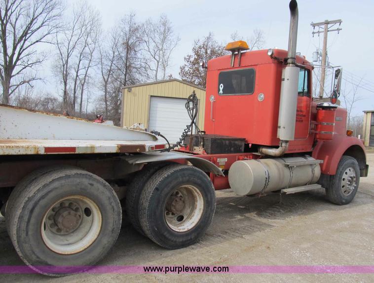 image for item B2625 1995 Kenworth W900 semi truck