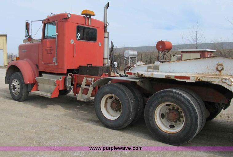 image for item B2625 1995 Kenworth W900 semi truck