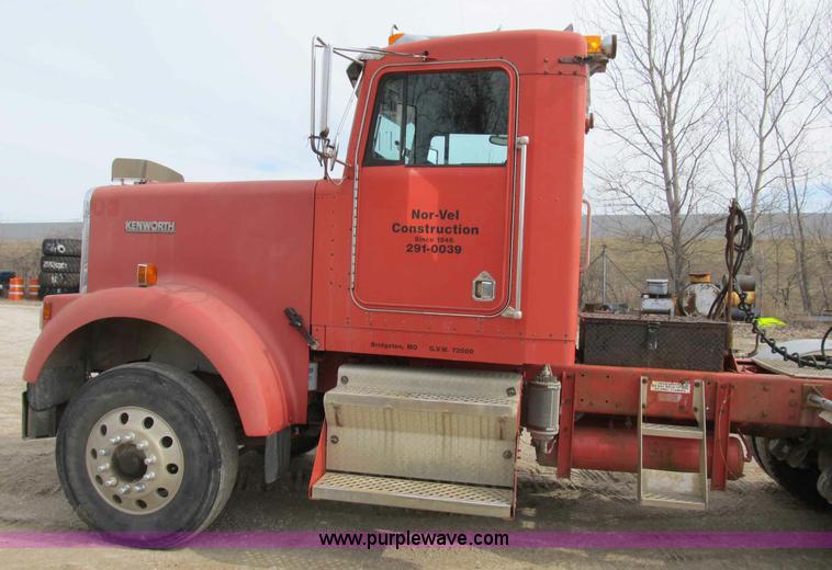 image for item B2625 1995 Kenworth W900 semi truck