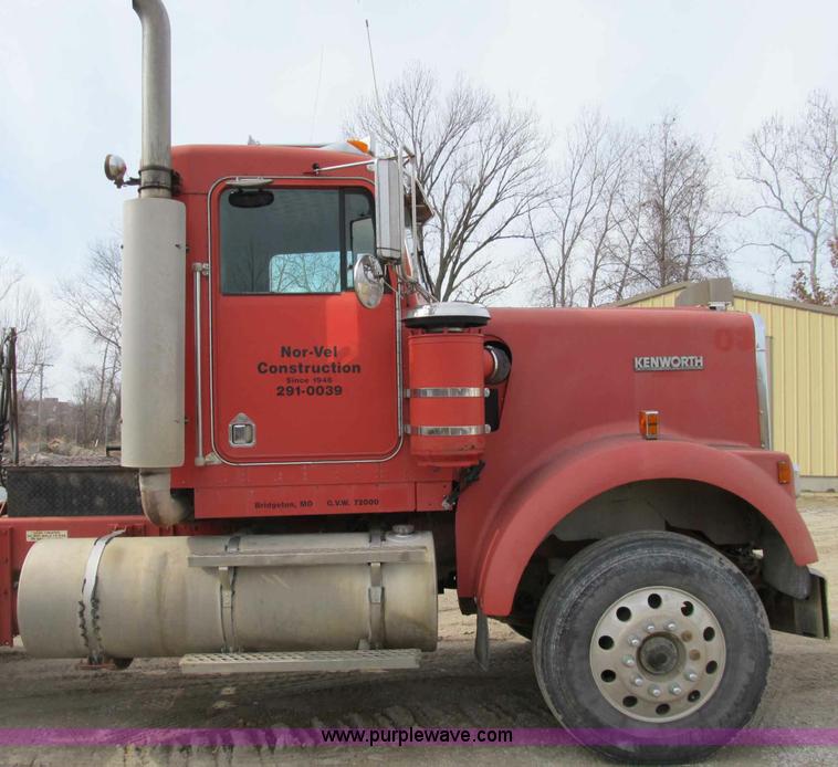 image for item B2625 1995 Kenworth W900 semi truck