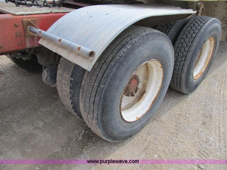 image for item B2625 1995 Kenworth W900 semi truck