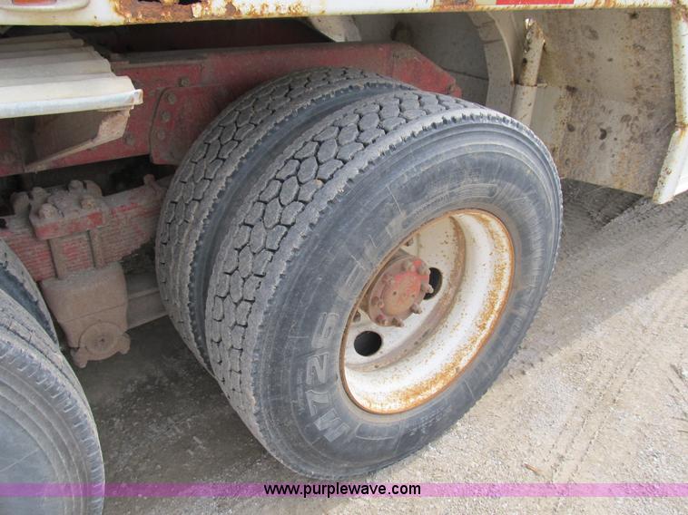 image for item B2625 1995 Kenworth W900 semi truck