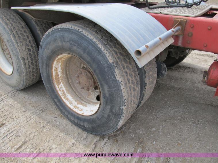 image for item B2625 1995 Kenworth W900 semi truck