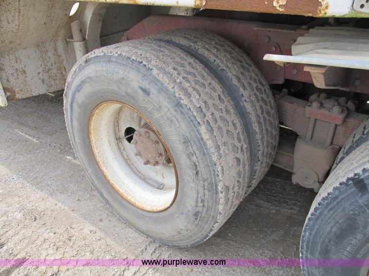 image for item B2625 1995 Kenworth W900 semi truck