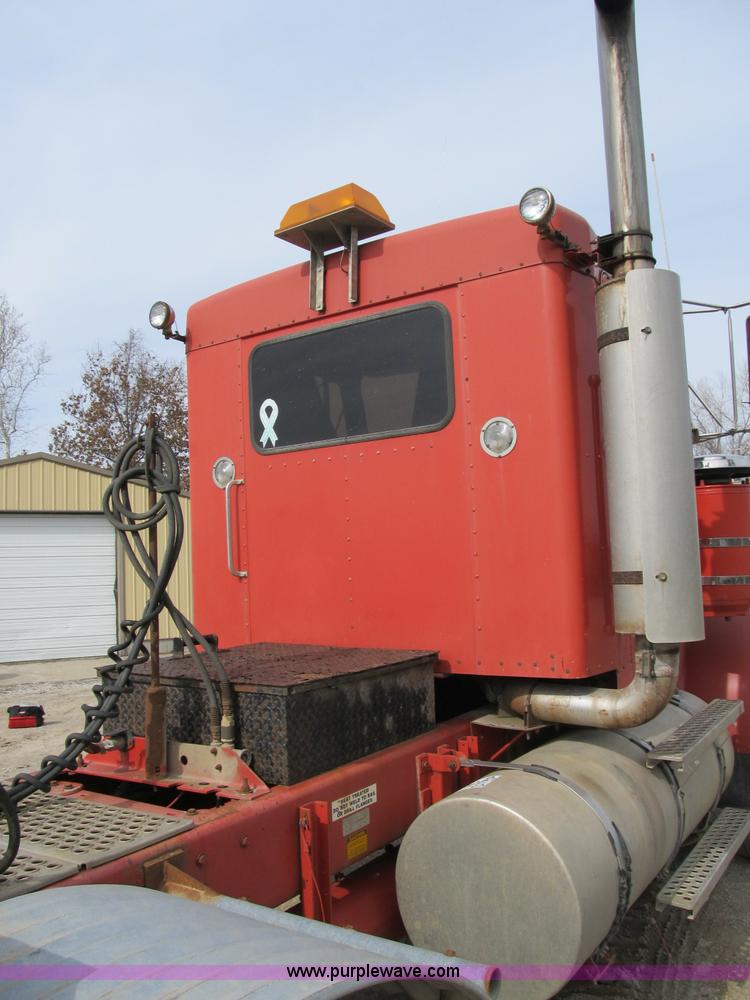 image for item B2625 1995 Kenworth W900 semi truck