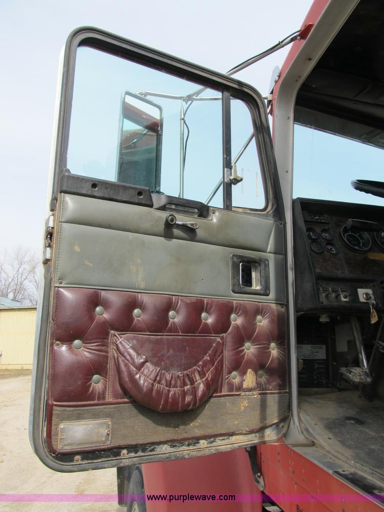 image for item B2625 1995 Kenworth W900 semi truck