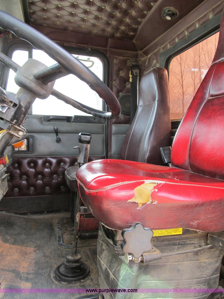 image for item B2625 1995 Kenworth W900 semi truck