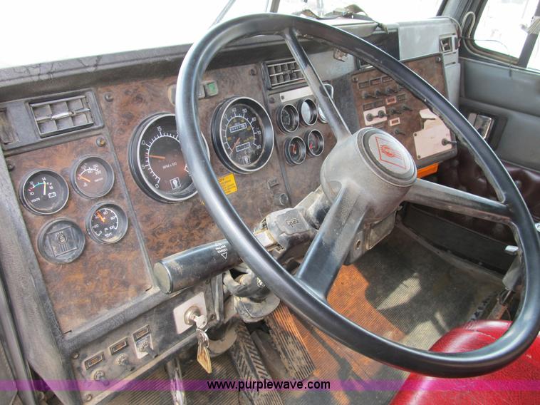 image for item B2625 1995 Kenworth W900 semi truck